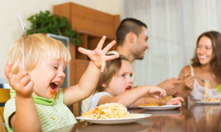 Seis hábitos que los niños deberían adquirir a la hora de comer