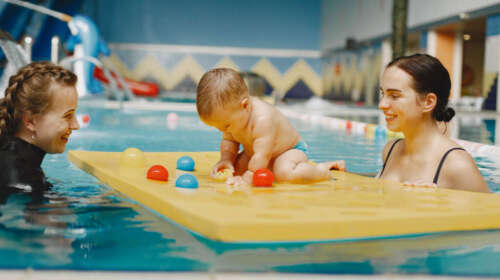 ¿Cuál es la edad recomendada para realizar el primer curso de natación infantil?