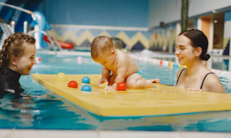 ¿Cuál es la edad recomendada para realizar el primer curso de natación infantil?