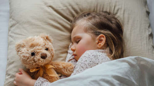 ¿Cuántas horas de sueño necesitan los niños pequeños?